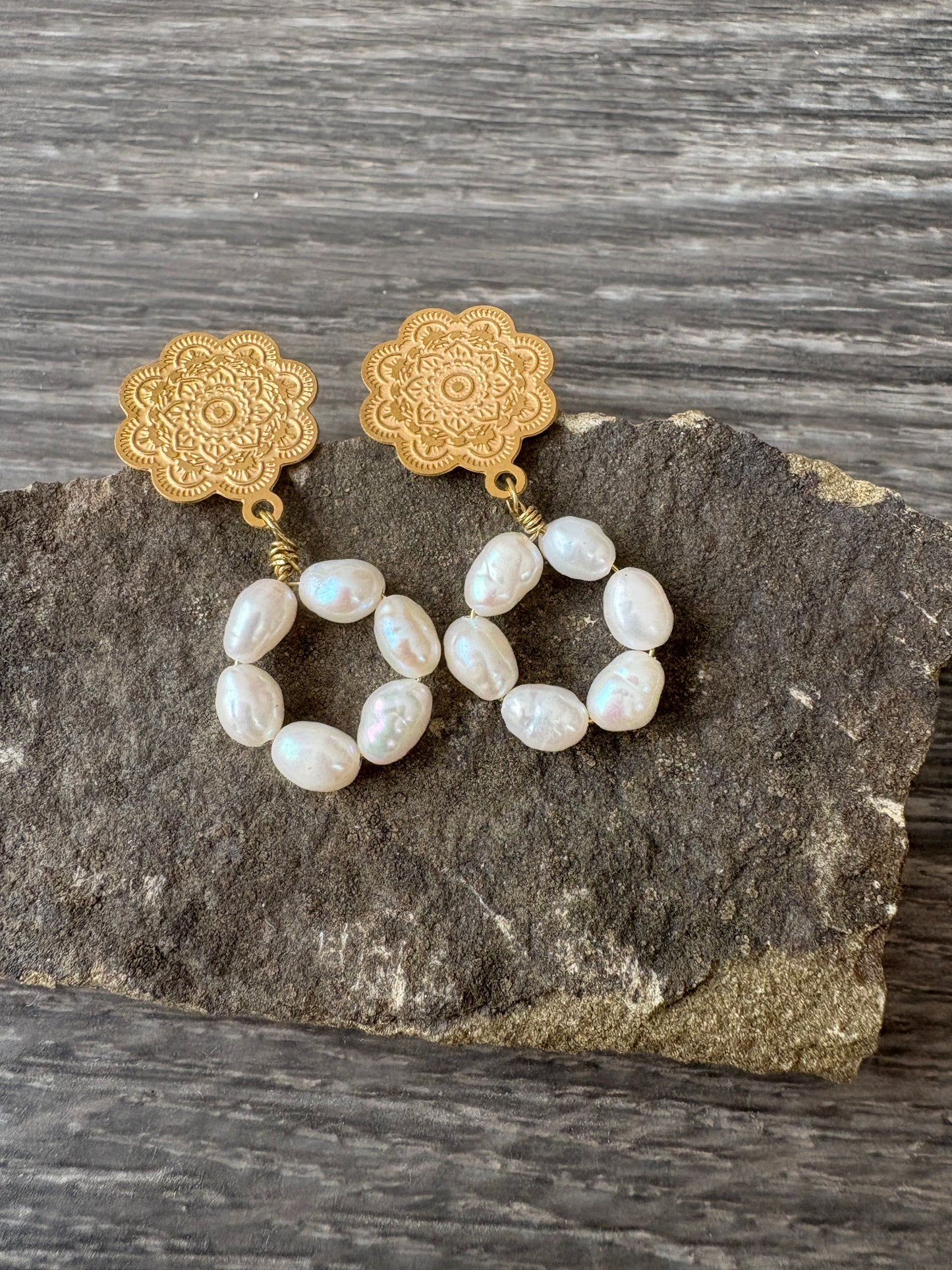 Earrings | Gold | Pearl Hoops