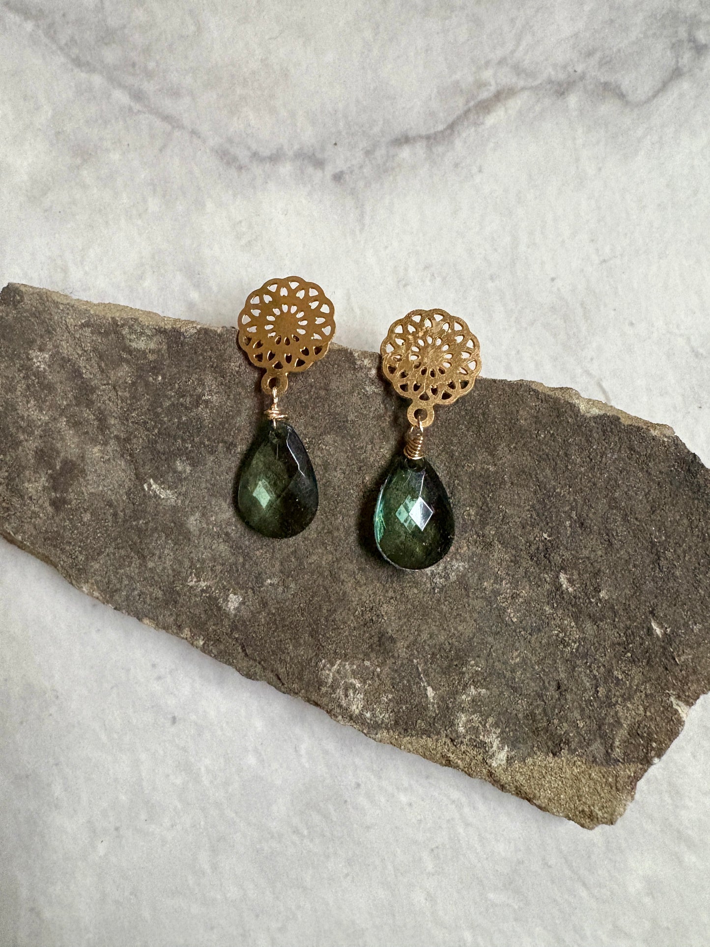 Earrings | Gold | Circle Post