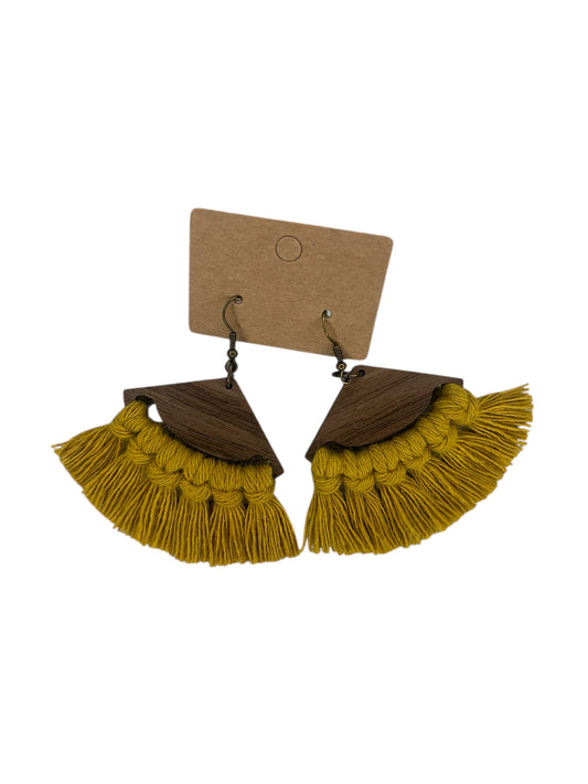 Earrings | Tricurve | Mustard