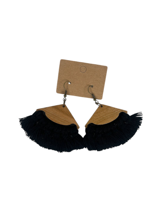 Earrings | Tricurve | Black