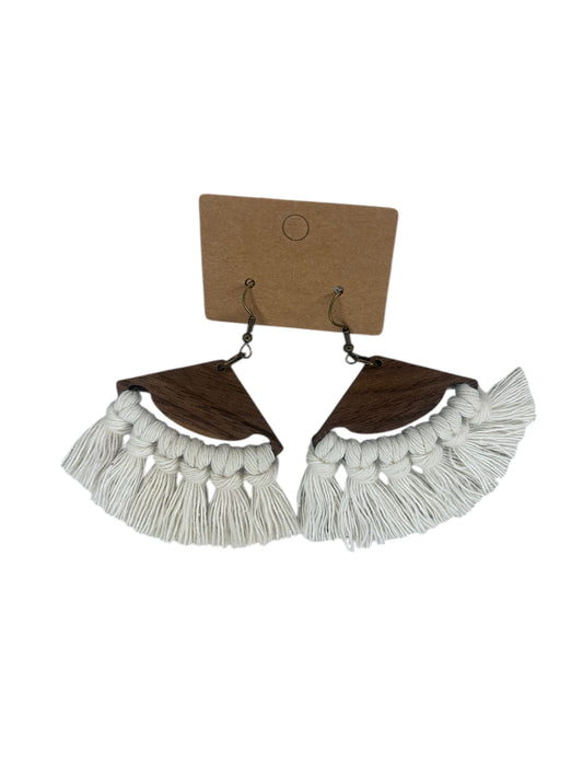 Earrings | Tricruve | White
