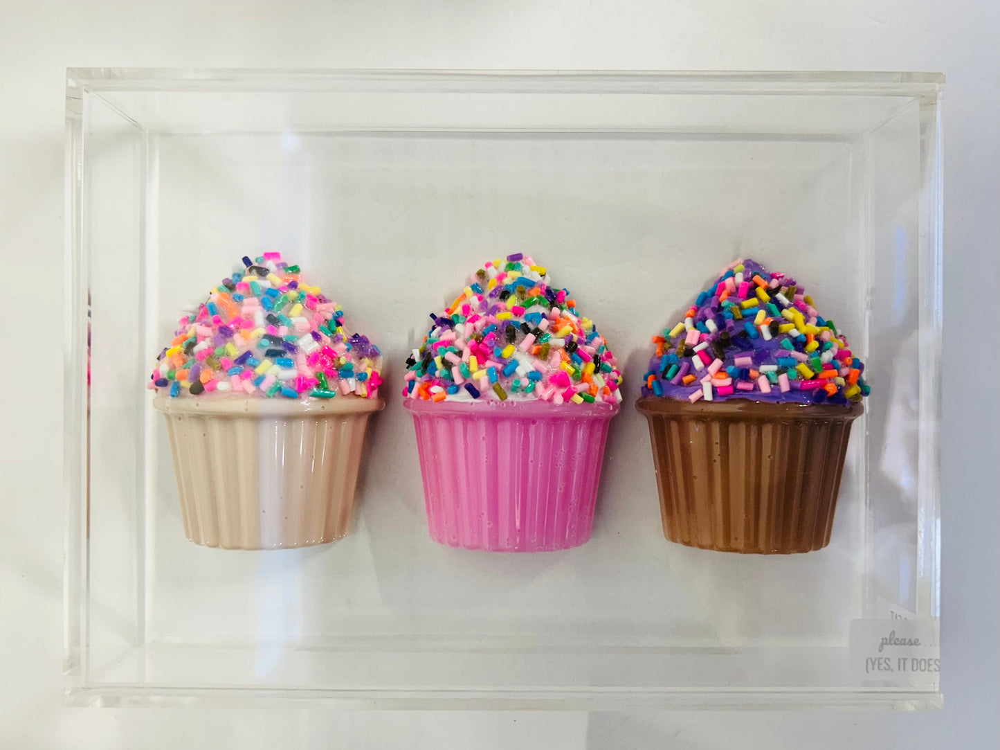 Resin and Acrylic 3 Cupcake Art, 5 x 7, Multi-Color (CIR023)