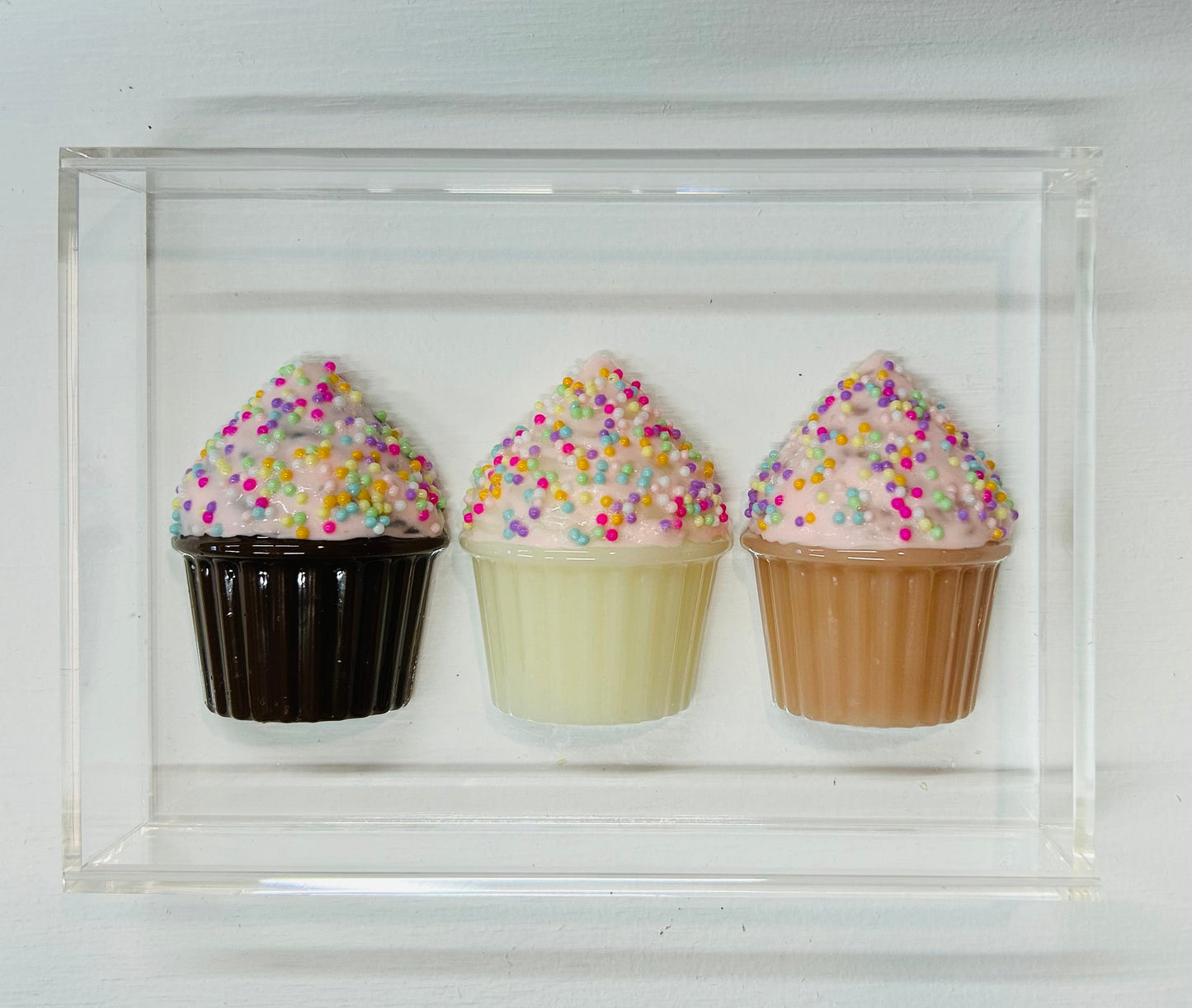 Resin and Acrylic 3 Cupcake Art, 5 x 7, Multi-Color (CIR024)