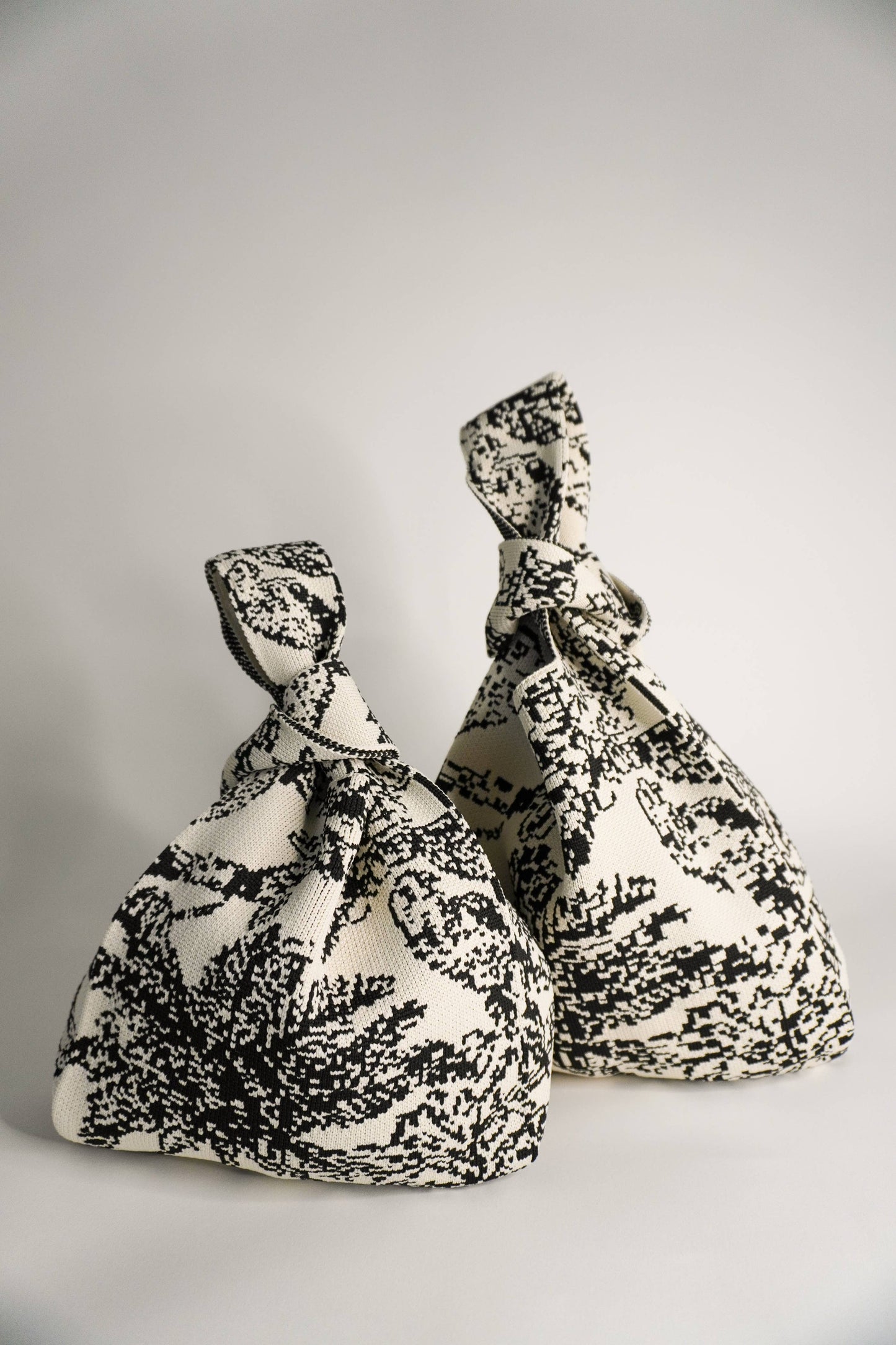 Palm Beach Black Handbag: Medium